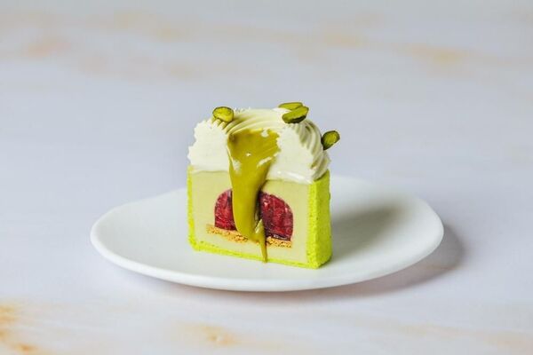 کیک پسته و گیلاس